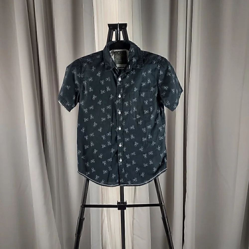 DCBD Boys 100% Cotton Black, White, Skull And Crossbones Dress Shirt Size M - Picture 1 of 10